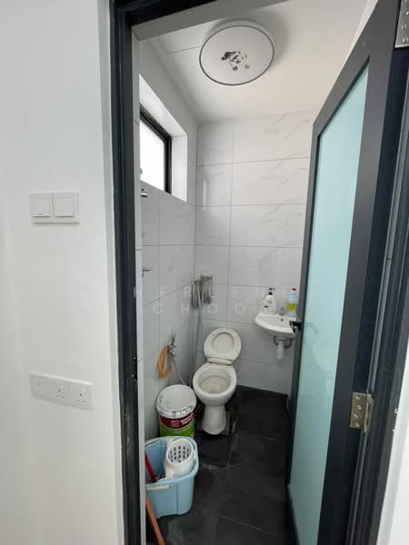 Semi-Detached House for Rent in Bukit Dumbar (Jelutong) - Sherlene Choo - Bathroom - PropertyGuru.com.my