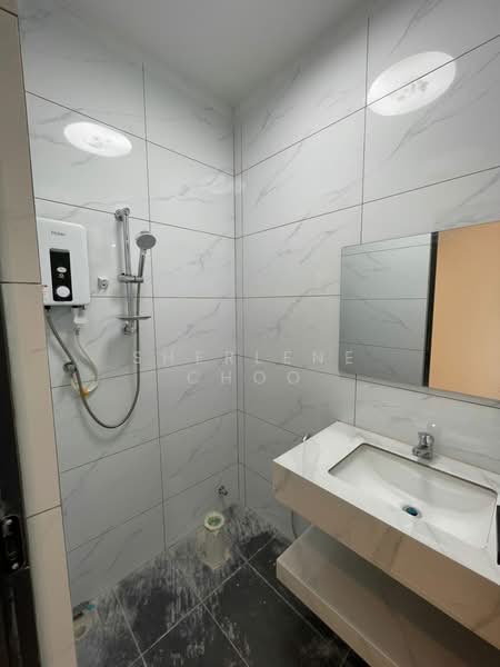 Semi-Detached House for Rent in Bukit Dumbar (Jelutong) - Sherlene Choo - Bathroom - PropertyGuru.com.my