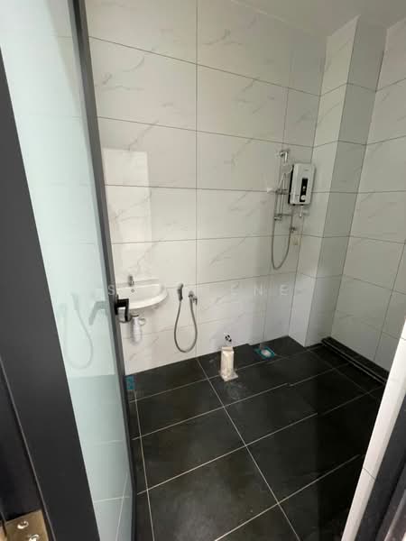 Semi-Detached House for Rent in Bukit Dumbar (Jelutong) - Sherlene Choo - Bathroom - PropertyGuru.com.my