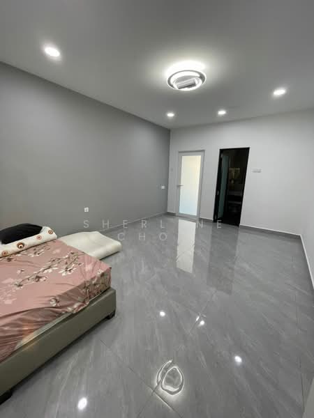 Semi-Detached House for Rent in Bukit Dumbar (Jelutong) - Sherlene Choo - Bedroom - PropertyGuru.com.my
