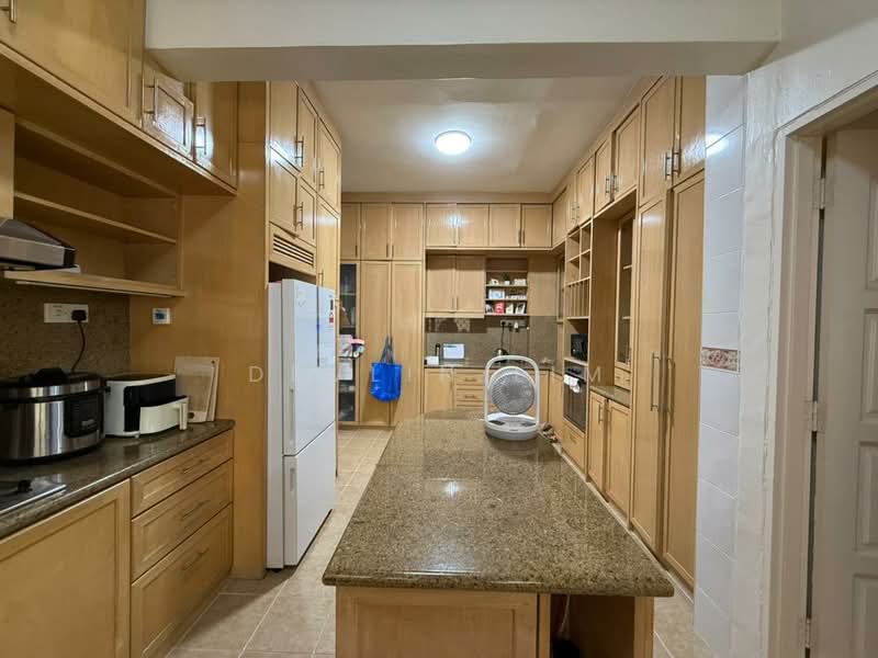 Condominium for Sale at Pearl View - Devlin Lim - Kitchen - PropertyGuru.com.my
