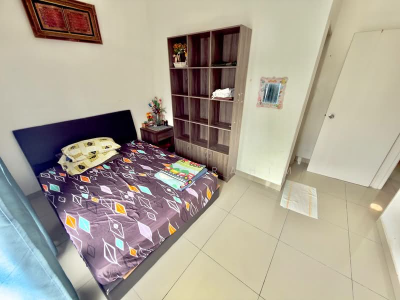 Townhouse for Sale in Bandar Tasik Kesuma (Beranang) - Azli Ibrahim - Bedroom - PropertyGuru.com.my