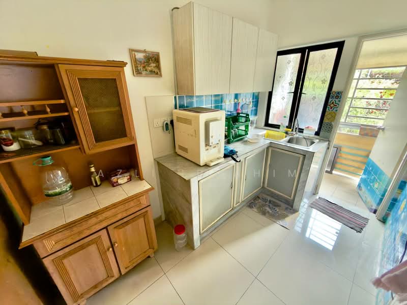 Townhouse for Sale in Bandar Tasik Kesuma (Beranang) - Azli Ibrahim - Kitchen - PropertyGuru.com.my