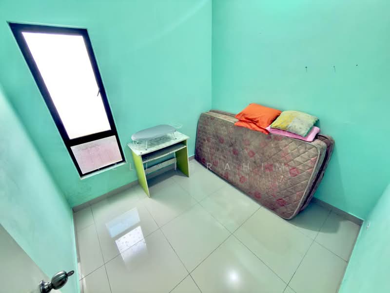 Townhouse for Sale in Bandar Tasik Kesuma (Beranang) - Azli Ibrahim - Bedroom - PropertyGuru.com.my