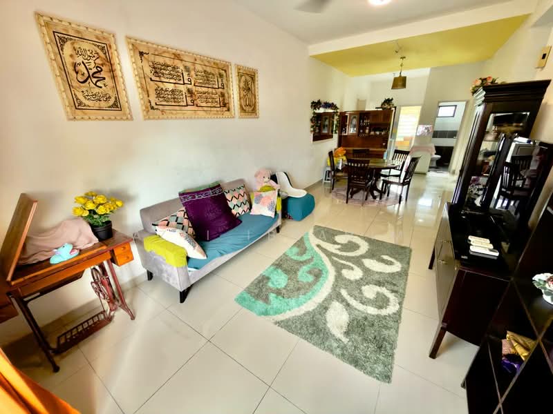 Townhouse for Sale in Bandar Tasik Kesuma (Beranang) - Azli Ibrahim - Living Room - PropertyGuru.com.my