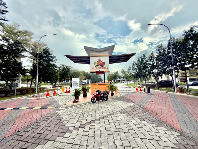 Townhouse for Sale in Bandar Tasik Kesuma (Beranang) - Azli Ibrahim - Exterior - PropertyGuru.com.my
