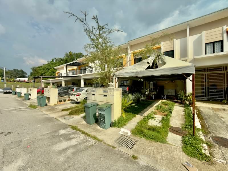 Townhouse for Sale in Bandar Tasik Kesuma (Beranang) - Azli Ibrahim - Exterior - PropertyGuru.com.my