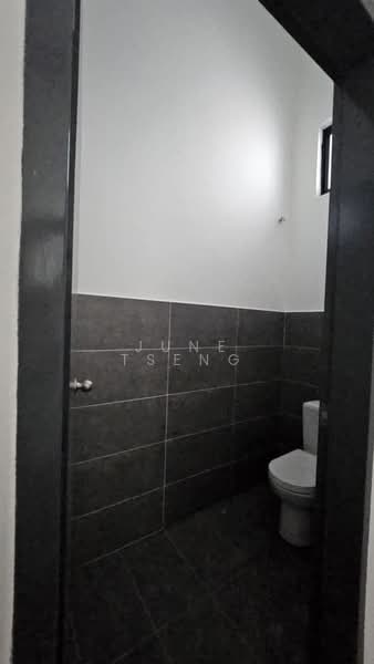 Factory for Rent in Saleng (Senai) - June Tseng - Bathroom - PropertyGuru.com.my