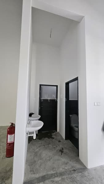 Factory for Rent in Saleng (Senai) - June Tseng - Bathroom - PropertyGuru.com.my