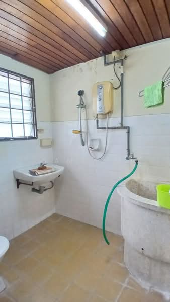 Rumah Teres 2 Tingkat untuk Dijual di Taman Cempaka (Ipoh) - Sam Lam - Bathroom - PropertyGuru.com.my