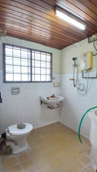 Rumah Teres 2 Tingkat untuk Dijual di Taman Cempaka (Ipoh) - Sam Lam - Bathroom - PropertyGuru.com.my
