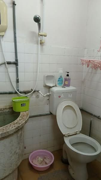 Rumah Teres 2 Tingkat untuk Dijual di Taman Cempaka (Ipoh) - Sam Lam - Bathroom - PropertyGuru.com.my