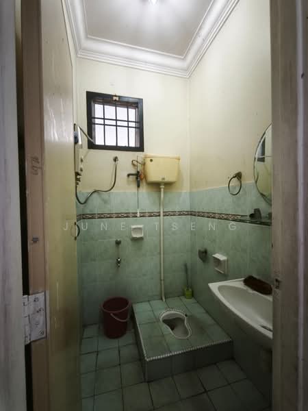 Rumah Teres 2 Tingkat untuk Dijual di Taman Setia Indah (Tebrau) - June Tseng - Bathroom - PropertyGuru.com.my