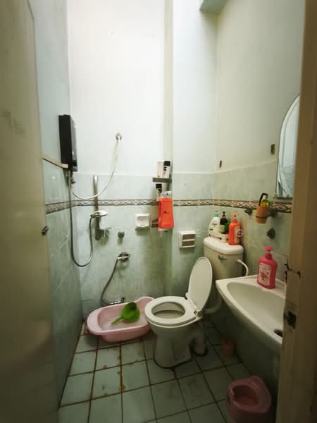 Rumah Teres 2 Tingkat untuk Dijual di Taman Setia Indah (Tebrau) - June Tseng - Bathroom - PropertyGuru.com.my