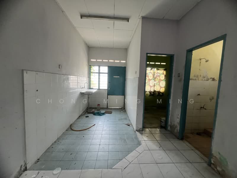 Rumah Teres 1-Tingkat untuk Dijual di Taman Sri Anggerik (Rantau) - Chong Ming Ming - Kitchen - PropertyGuru.com.my