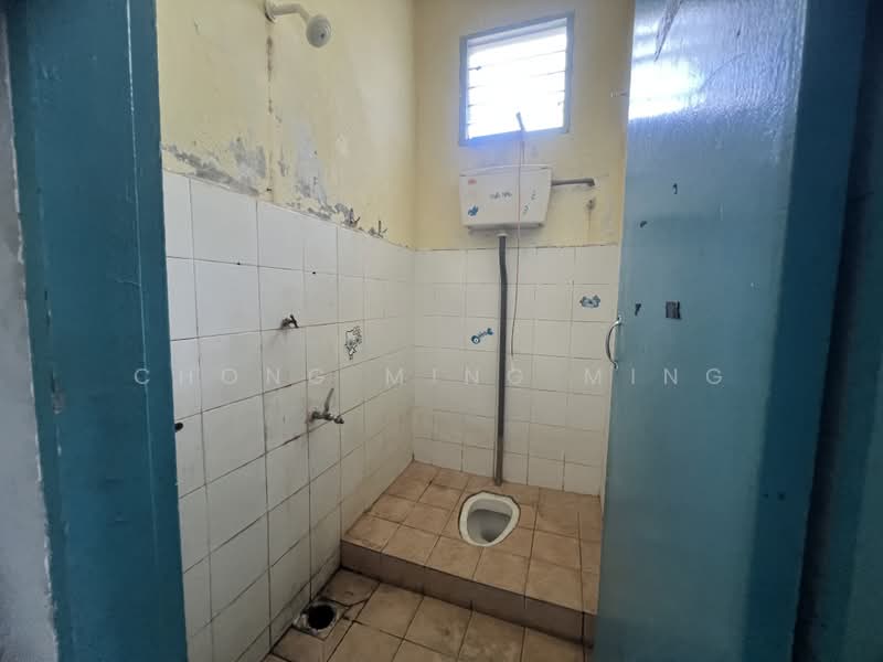 Rumah Teres 1-Tingkat untuk Dijual di Taman Sri Anggerik (Rantau) - Chong Ming Ming - Bathroom - PropertyGuru.com.my