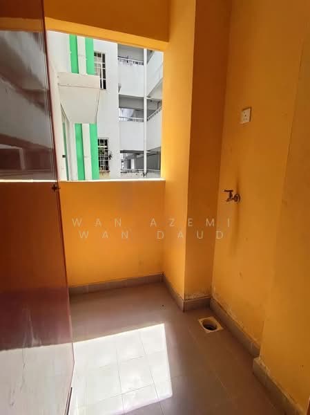 Pangsapuri untuk Dijual di Mewah 9 Residence - Wan Azemi Wan Daud - PropertyGuru.com.my