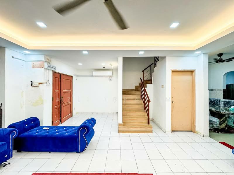 2-storey Terraced House for Sale in Bandar Tasik Kesuma (Beranang) - Azli Ibrahim - Living Room - PropertyGuru.com.my