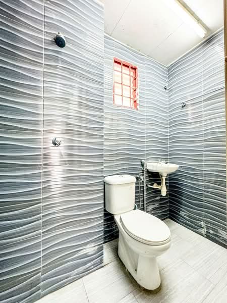 2-storey Terraced House for Sale in Bandar Tasik Kesuma (Beranang) - Azli Ibrahim - Bathroom - PropertyGuru.com.my