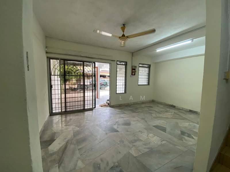 Rumah Teres 2 Tingkat untuk Dijual di Taman Mewah (Ipoh) - Sam Lam - Living Room - PropertyGuru.com.my