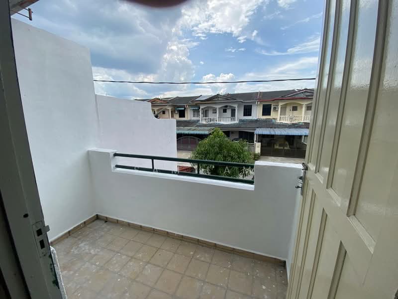 Rumah Teres 2 Tingkat untuk Dijual di Taman Mewah (Ipoh) - Sam Lam - Balcony - PropertyGuru.com.my