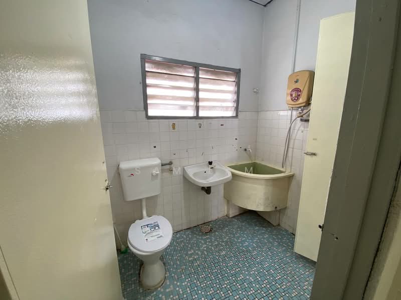 Rumah Teres 2 Tingkat untuk Dijual di Taman Mewah (Ipoh) - Sam Lam - Bathroom - PropertyGuru.com.my