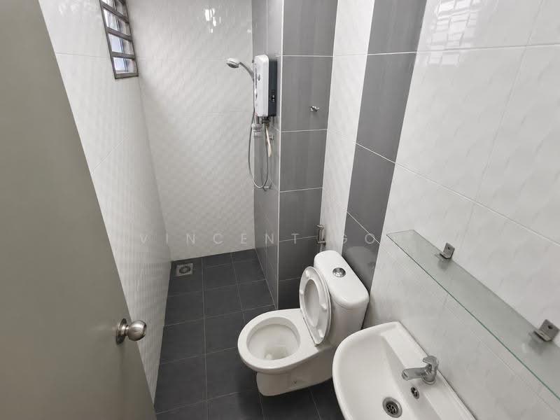 Kondominium untuk Dijual di 228 Kondominium - Vincent Goh - Bathroom - PropertyGuru.com.my