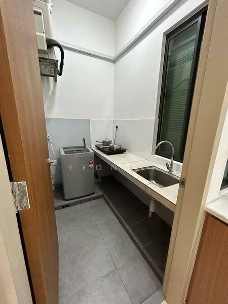 Service Residence for Sale at The Grand Subang Jaya SS13 - Yeong . - Kitchen - PropertyGuru.com.my