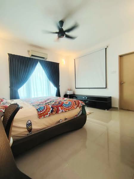 2.5-storey Terraced House for Sale in Taman Bukit Serdang (Seri Kembangan) - Louis . - Bedroom - PropertyGuru.com.my