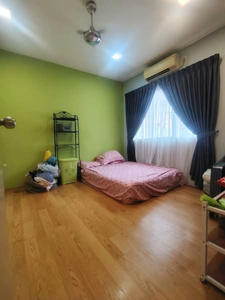 2.5-storey Terraced House for Sale in Taman Bukit Serdang (Seri Kembangan) - Louis . - Bedroom - PropertyGuru.com.my