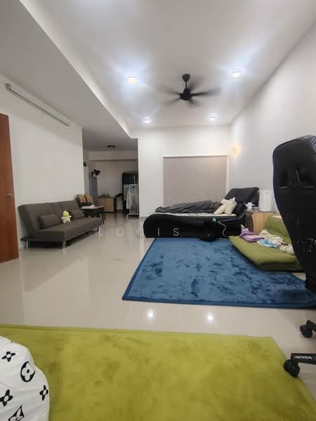 2.5-storey Terraced House for Sale in Taman Bukit Serdang (Seri Kembangan) - Louis . - Living Room - PropertyGuru.com.my