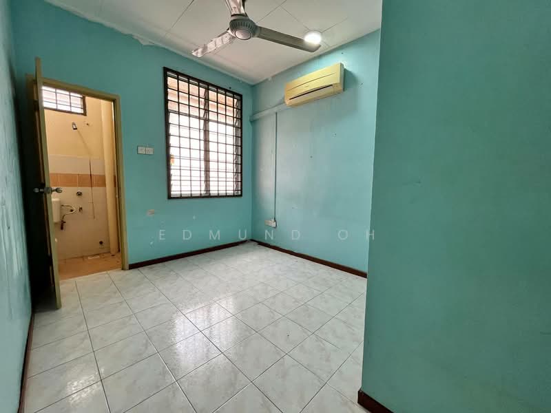 2-storey Terraced House for Sale in Bandar Seri Alam (Masai) - Edmund Oh - Bathroom - PropertyGuru.com.my