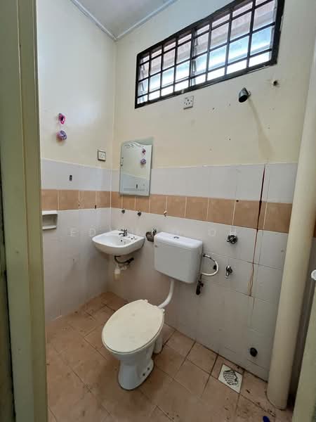 2-storey Terraced House for Sale in Bandar Seri Alam (Masai) - Edmund Oh - Bathroom - PropertyGuru.com.my