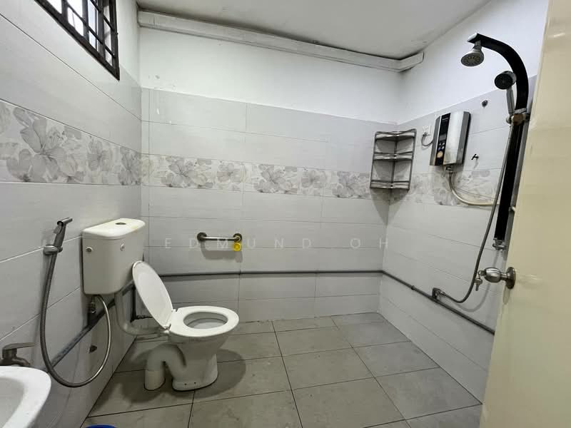 2-storey Terraced House for Sale in Bandar Seri Alam (Masai) - Edmund Oh - Bathroom - PropertyGuru.com.my