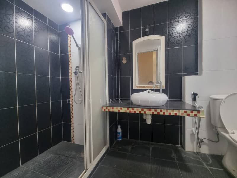 Condominium for Sale at Marina Bay Condominium - Devlin Lim - Bathroom - PropertyGuru.com.my