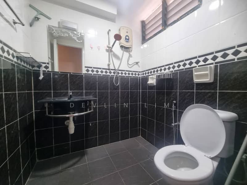 Condominium for Sale at Marina Bay Condominium - Devlin Lim - Bathroom - PropertyGuru.com.my