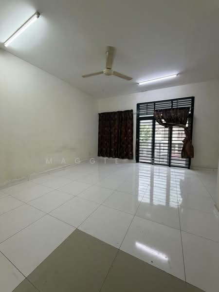 2-storey Terraced House for Sale in Nusantara Prima (Gelang Patah) - Maggie Lee - Living Room - PropertyGuru.com.my