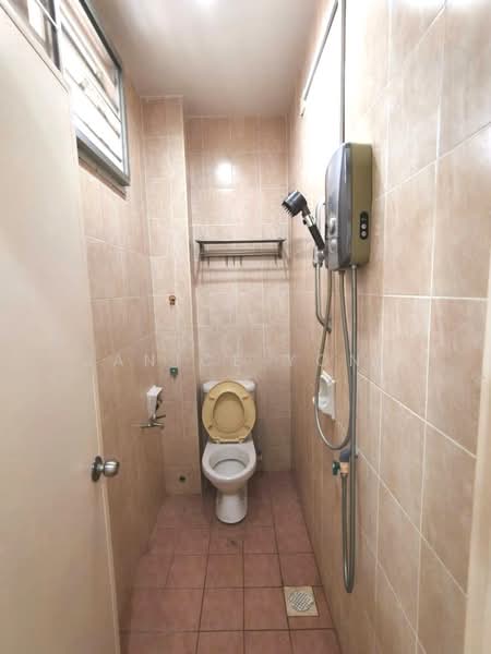 Rumah Kluster untuk Disewa di Bandar Putra (Kulai) - Janice Yong - Bathroom - PropertyGuru.com.my