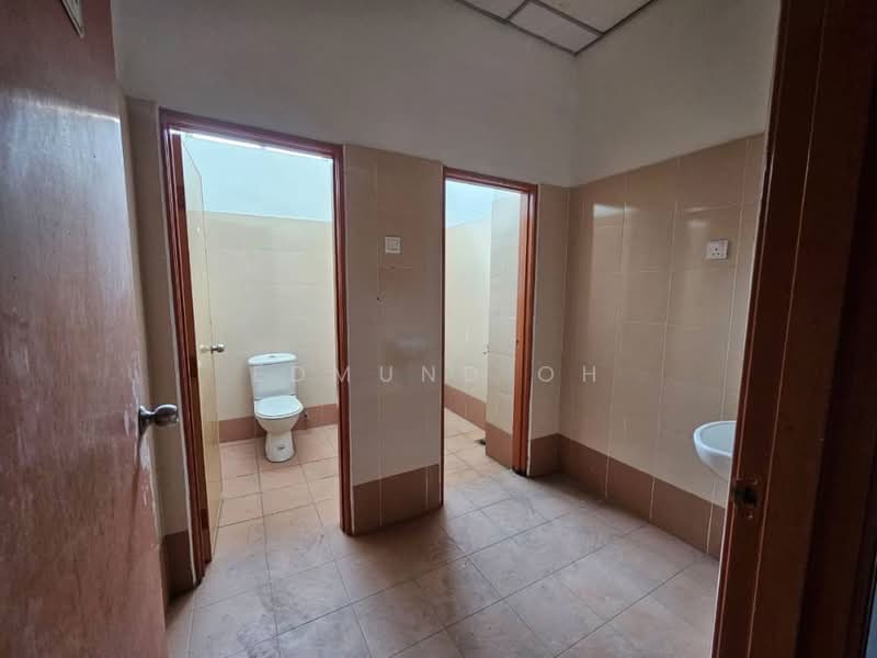 Terrace Factory for Sale in Kulai (Johor) - Edmund Oh - Bathroom - PropertyGuru.com.my