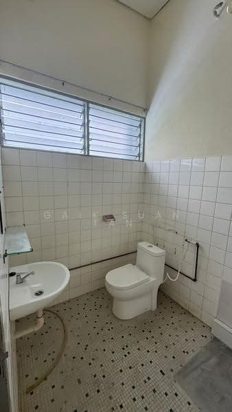 Bungalow House untuk Disewa di Kampung Kastam (Gelugor) - Gaik Suan Tan - Bathroom - PropertyGuru.com.my