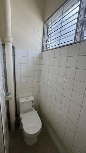 Bungalow House untuk Disewa di Kampung Kastam (Gelugor) - Gaik Suan Tan - Bathroom - PropertyGuru.com.my