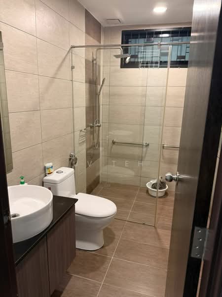 Servis Apartment untuk Dijual di Molek Regency - UV Teh - Bathroom - PropertyGuru.com.my