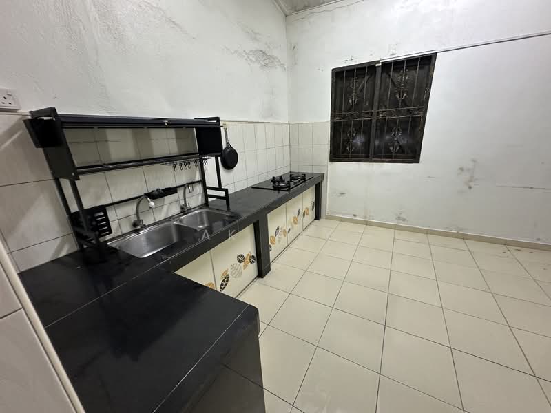 2-storey Terraced House for Rent in Batu Caves (Selangor) - AK TAY - Kitchen - PropertyGuru.com.my