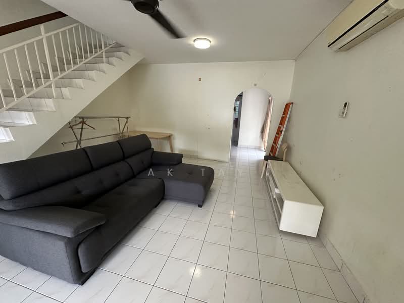2-storey Terraced House for Rent in Batu Caves (Selangor) - AK TAY - Living Room - PropertyGuru.com.my