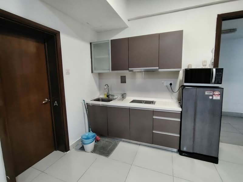 Servis Apartment untuk Disewa di Regalia Residence - Angelyn Yong - Kitchen - PropertyGuru.com.my