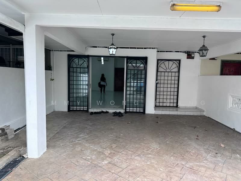 Rumah Teres 2.5 Tingkat untuk Dijual di Taman Kurnia Indah (Cheras) - Tommy Wong Phang - Entrance - PropertyGuru.com.my