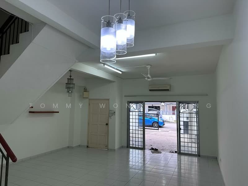 Rumah Teres 2.5 Tingkat untuk Dijual di Taman Kurnia Indah (Cheras) - Tommy Wong Phang - Living Room - PropertyGuru.com.my