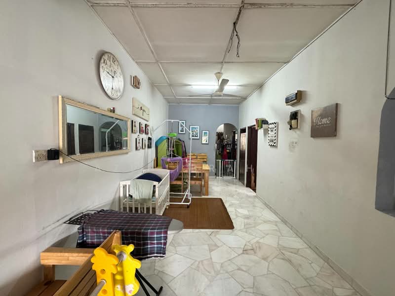 1-storey Terraced House for Sale in Taman Bukit Kuchai (Bandar Kinrara) - Azli Ibrahim - Interior - PropertyGuru.com.my