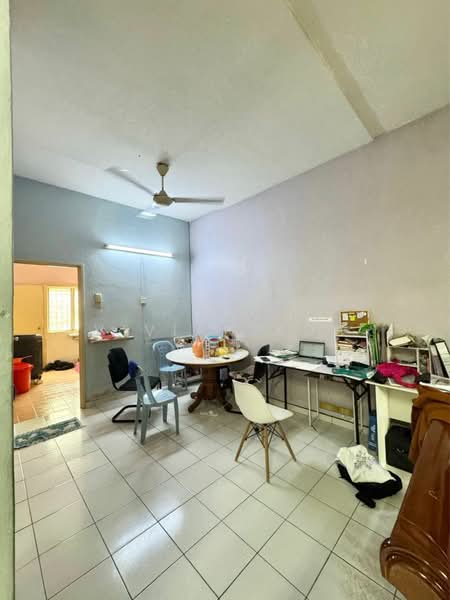 Terraced House for Rent in Bandar Puteri Klang (Klang) - Vivian Koh - Living Room - PropertyGuru.com.my