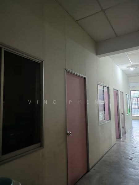 Shop / Office for Sale in Taman Angkasa Nuri (Durian Tunggal) - Vinc Pheng - Corridor - PropertyGuru.com.my